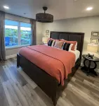 La Casita! Brand new cottage with boat parking overlooking Honey Creek Marina!!!