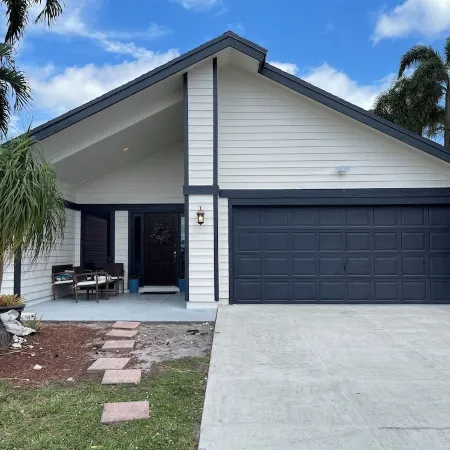 Charming 3-bedroom house with AC and WiFi in fabulous Jupiter, close to beaches