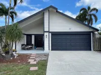Charming 3-bedroom house with AC and WiFi in fabulous Jupiter, close to beaches - Homestays