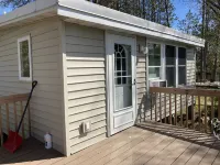 Quaint lakefront cabin Ξενοδοχεία στην πόλη Lenroot