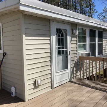 Quaint lakefront cabin