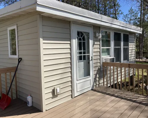 Quaint lakefront cabin Hotels in Lenroot
