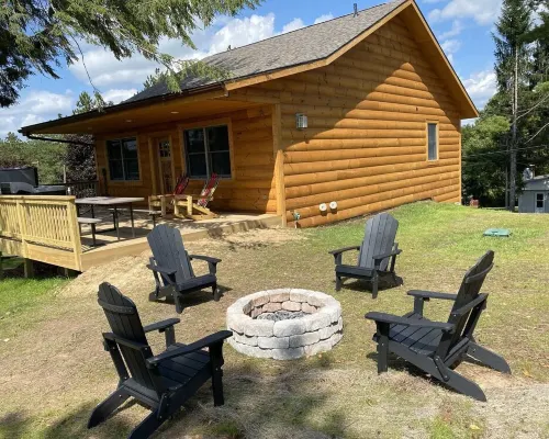 #1 Cabin~Walk to Wisp! Lake Access & Dock! Hot Tub~Game Room~Fire Pit & Dogs OK! Hotels in McHenry