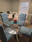 Charming 3-bedroom home in peaceful Greensboro with a bedroom fireplace. 오텀 공원 주변 호텔