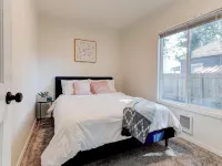 Willamette Valley Getaway w/ Backyard Firepit Hotels in Newberg