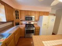 Spacious 2-bedroom apt in the Crest