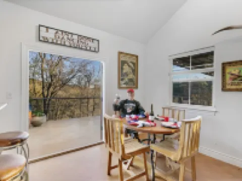 A "Willie" Nice House, with a Willie Nice View! 509 East Avenue, Marble Falls Hoteles en Marble Falls