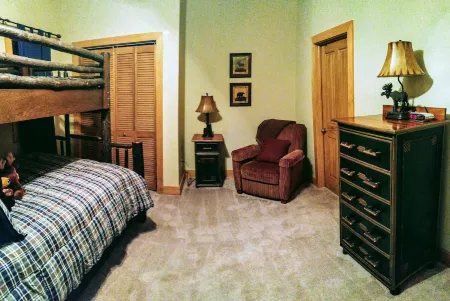 Cozy Creekside Cottage - RELAX by the Creek