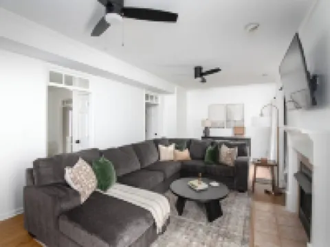 Family & Pet Friendly Modern Townhouse Hotels in Alabaster