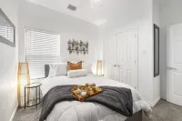 Contemporary-3 Bedroom-Rooftop in the Heart of Downtown Conroe