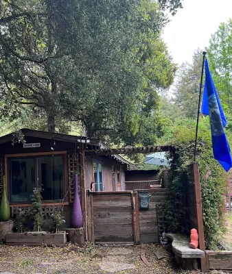 Quaint Cabin in the Santa Cruz Mountains Hotels near Brommer Street County Park