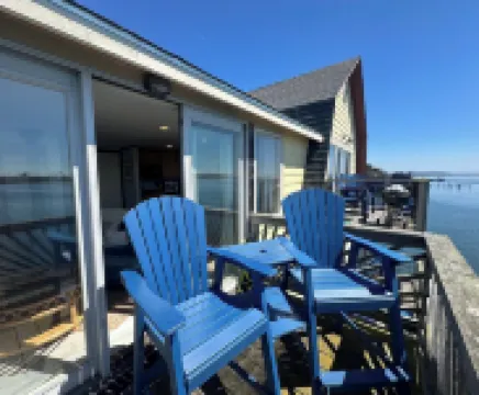 Romantic King Bed Studio ~ STUNNING VIEWS Bodega Bay - Perched over the water!