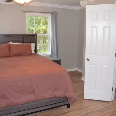 Suite Staycation: 2-story, 4BR/2BA, 2047sq ft home near hospitals & Ft. Novosel