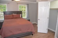 Suite Staycation: 2-story, 4BR/2BA, 2047sq ft home near hospitals & Ft. Novosel