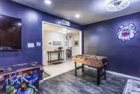 Fresno State 4BR/2BA+Private Pool +Game Room+ Gym!