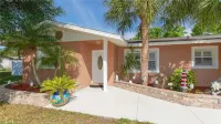 Sunny Venice villa w/ heated pool and lanai, kayaks, close to beach and downtown Hotel in zona Caspersen Beach