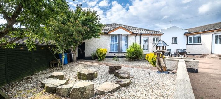 Port Tara Holiday Home, close to Portballintrae Harbour and the Giant's Causeway ブッシュミルズのホテル