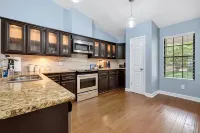 Beautiful Cozy Pool Oasis, 3/2 Heated Pool Home, Fenced, Pet Friendly, King Bed