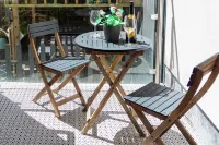 Luxury apartment with beautiful sea views.  Private parking, lift and hot tub. Hotels in Mumbles