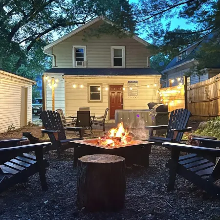 The Cow Tipper: Near Everything - SPA - Game Room - Fire Pit & Patio - Sleeps 10
