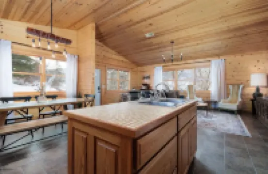 Valley Lodge w/Hot Tub & Arcade.