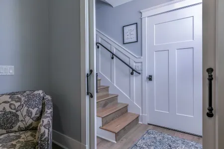 2 Min Walk to Downtown/King Bed /Golf Cart Rental/Pet Friendly!