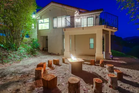 Private Villa with Infinity Pool and Game Room Отели в г. Хидден Медоус