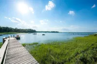 2 Bedroom Hamptons Waterfront Cottage Rental Hotels in Hampton Bays