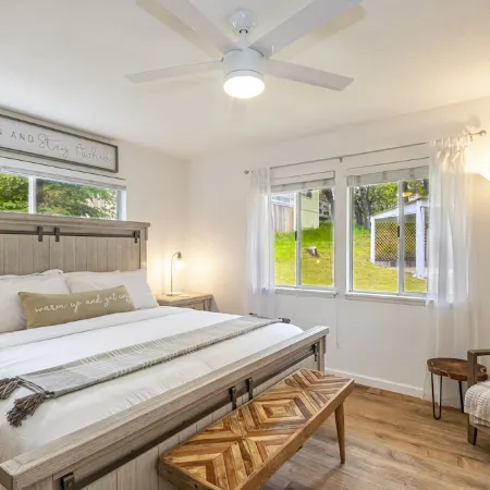 Modern Yosemite Escape – Cozy + Nature Views + EV Charger + Large Deck +Kitchen