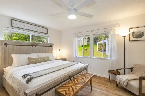 Modern Yosemite Escape – Cozy + Nature Views + EV Charger + Large Deck +Kitchen