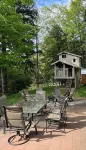 Spectacular kid friendly home 2 minutes to Luzerne beach,10 min to Lake George!