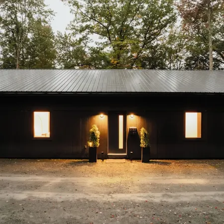 Modern Luxury 2-bedroom house in peaceful Haines Falls with AC, WiFi, Large TVs
