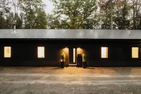 Modern Luxury 2-bedroom house in peaceful Haines Falls with AC, WiFi, Large TVs