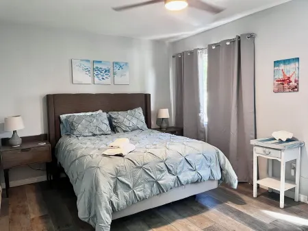 Free Heated Saltwater Pool, Kayaks, Bikes, Tennis Rackets and Fishing Poles!