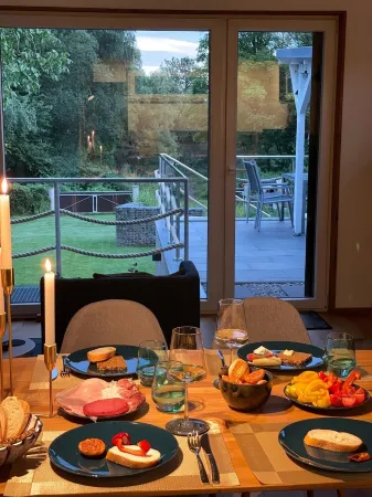 New, modern vacation home with a dream view in the countryside Отели в г. Мюкке