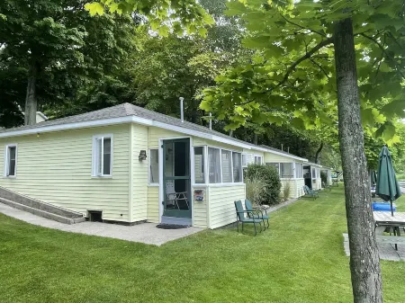 Cottage 2 is a 2 bedroom 25’ from its boat dock & Hamlin Lake