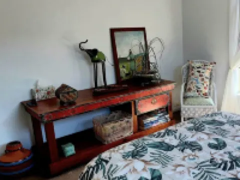 The Red Door - 1 Bedroom Studio and Bfst โรงแรมในUlverstone