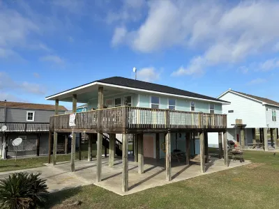 Free to Beach!! Cozy Crystal Beach Getaway – Steps from the Beach!!! 마이 해피 플레이스 RV 캠프 주변 호텔