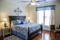 Bear House 1890, Wheland Wing, Upgraded Detailed Amenities, Walk to Cafes, Shops