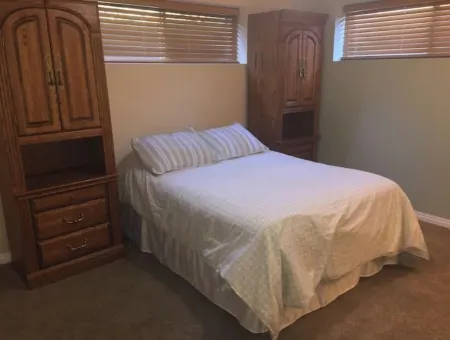 Sunny lower level house with epic MTN views