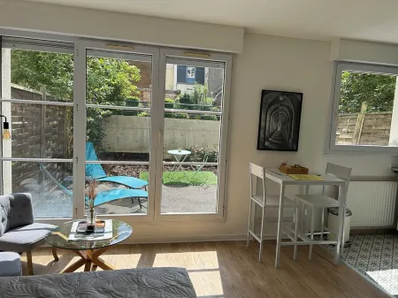 La Pléïade Dorée - Hyper Centre, Avec Cours Privative. Animaux Acceptés !