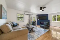 LAKEVIEW- Newly updated, minutes to marina