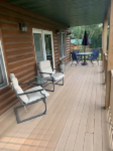 Quiet, secluded bluff top cabin with beautiful sunsets