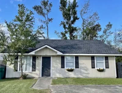3/2 near Casino, Plants, Restaurant & Lake Charles Creole Nature Trail Adventure Point附近的飯店