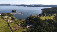 Waterfront cottage with tidelands, creek and waterfall!