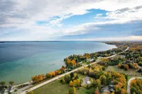 Birch House-Family friendly home with shared beach