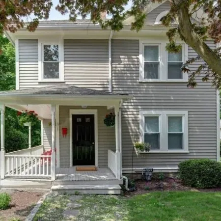 Colonial House, w/Yard,7min walk to Downtown Lenox
