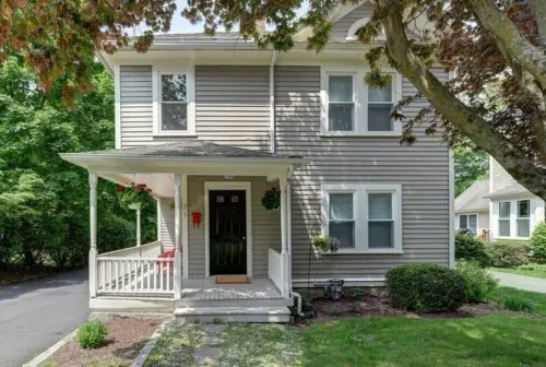 Colonial House, w/Yard,7min walk to Downtown Lenox
