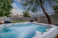 Your Home Away from Home: Pool, Games, Hot Tub, Mini-Golf, BBQ, Luxury Home