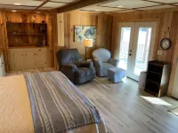 Gorgeous views, deep water, in peaceful /no-wake cove! FIRE PIT!